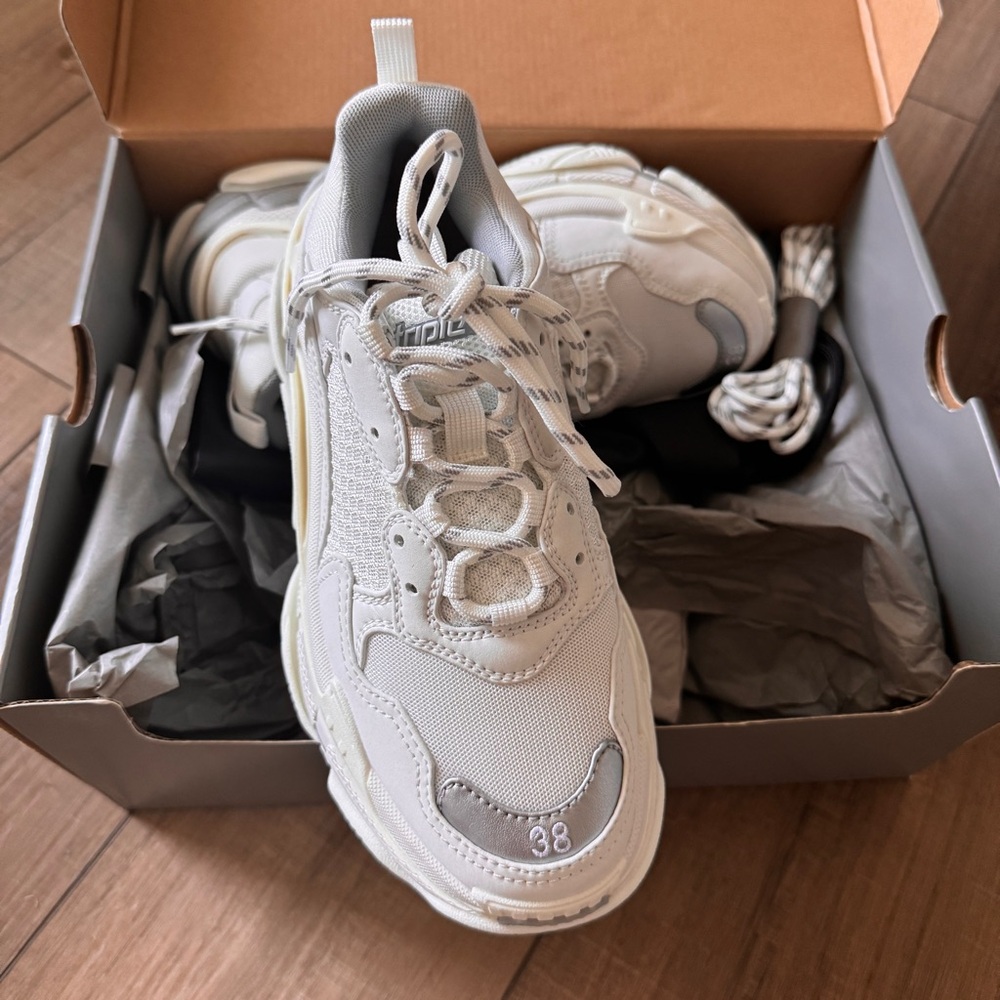 Balenciaga Triple S Sneakers 38 White Silver
